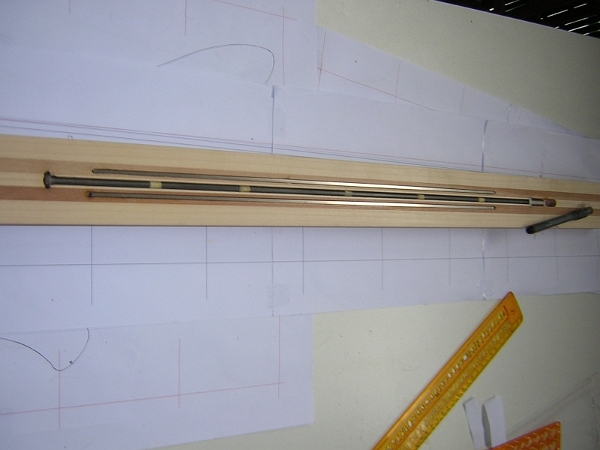 mise en place de la tige de reglage (truss rod).jpg